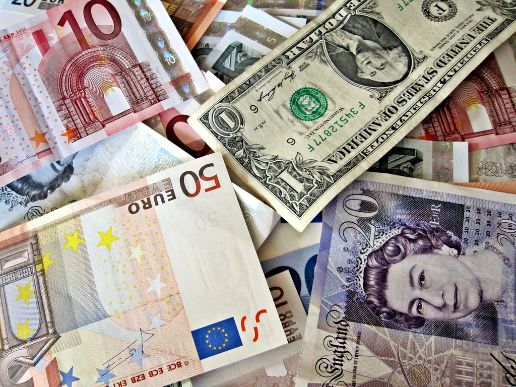 Convertisseur de devises en ligne - euros dollars livres sterling
